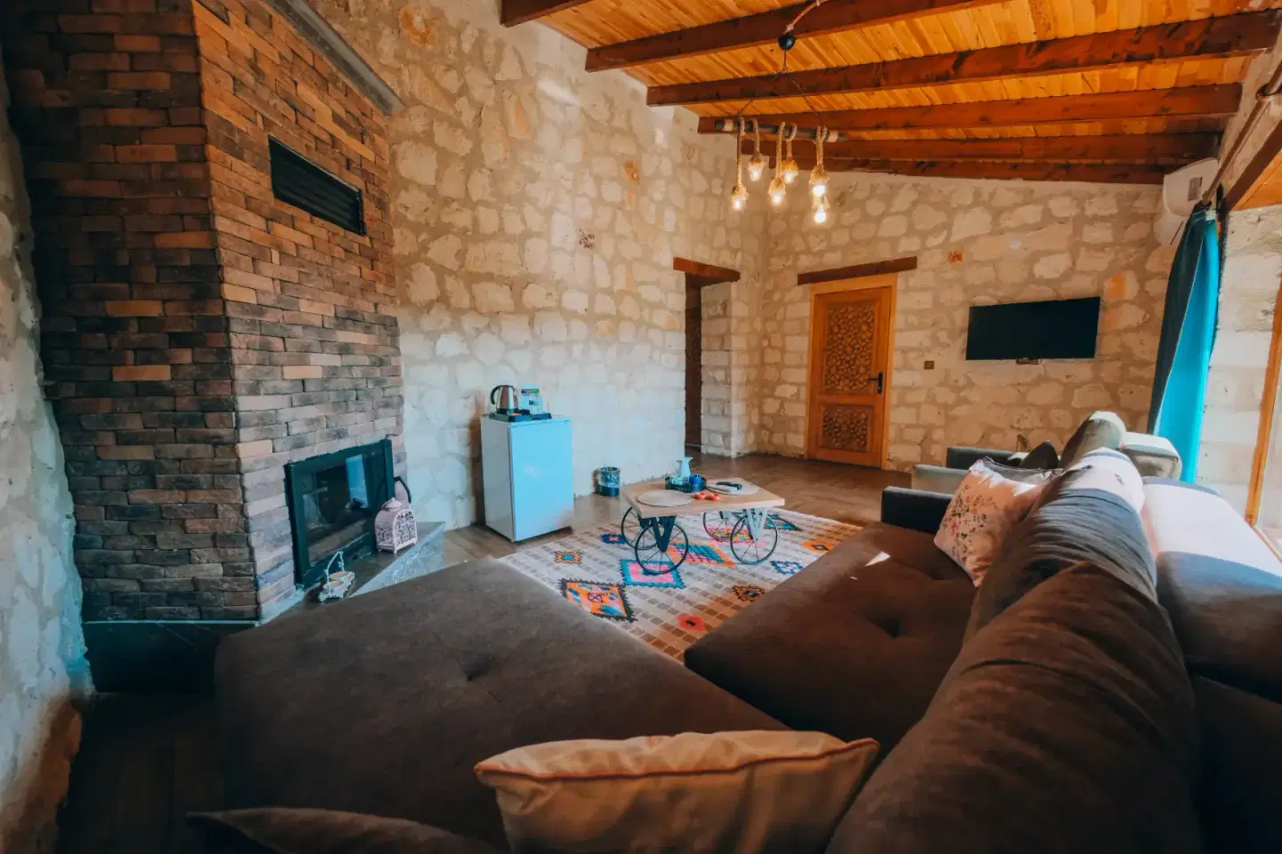 stone house bathroom