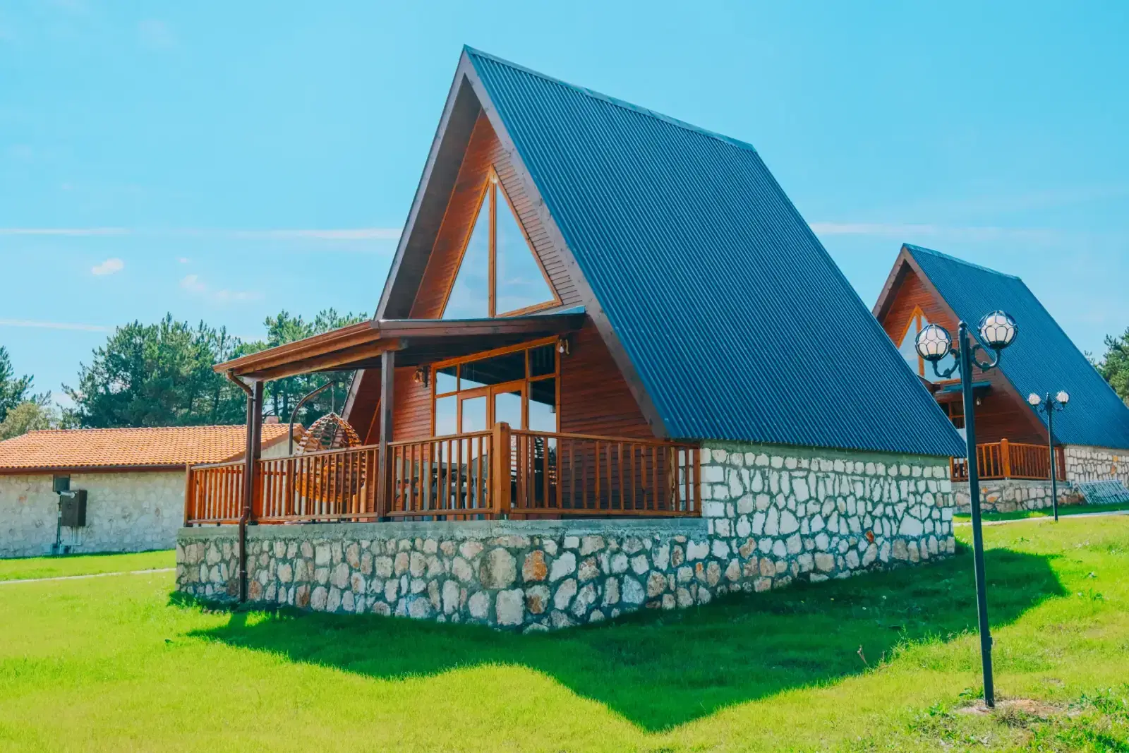 Kastilya Otel: Taş kaideli ahşap bungalov, dış görünüm