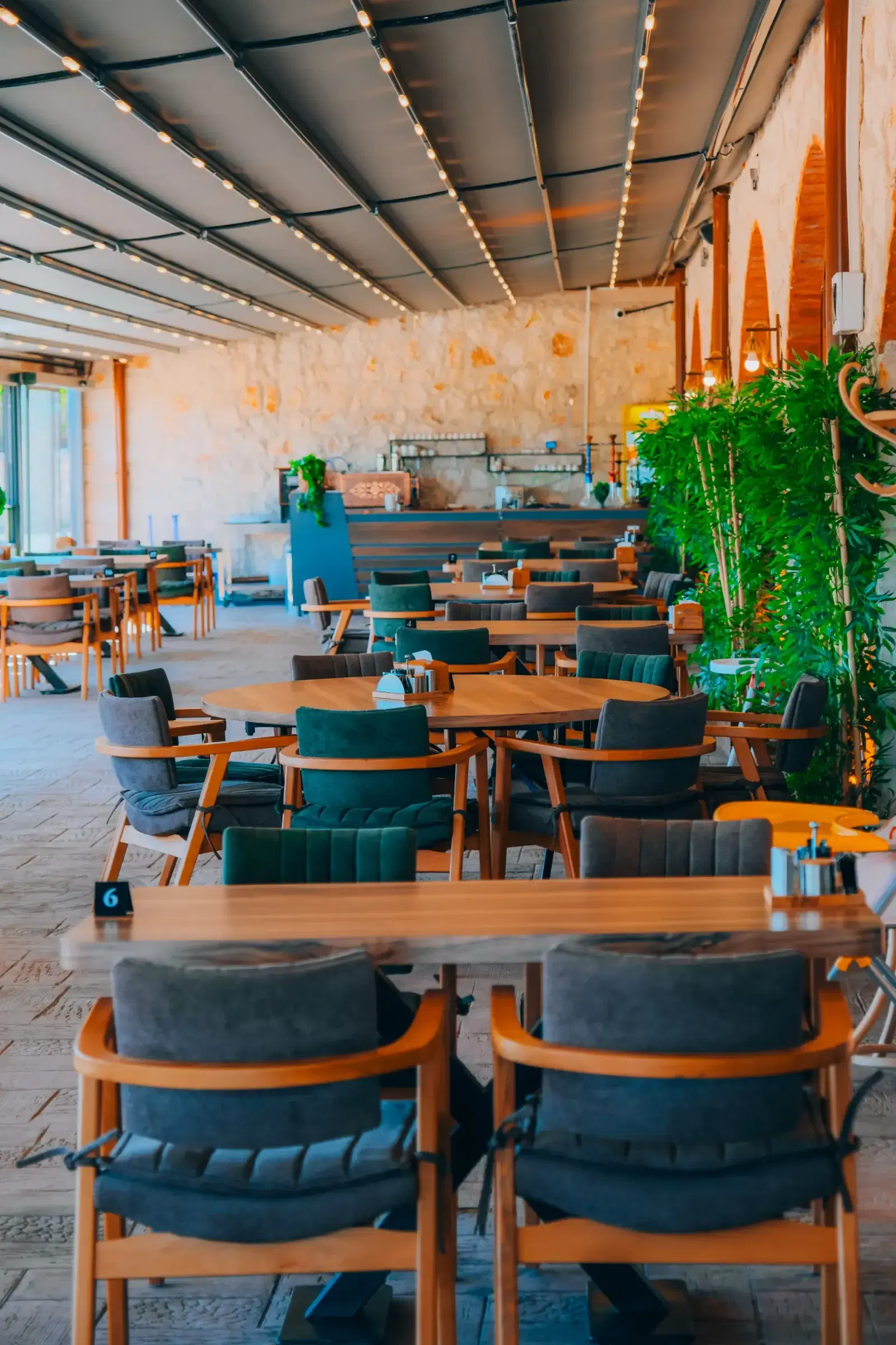 Kastilya Otel: Restoran terası